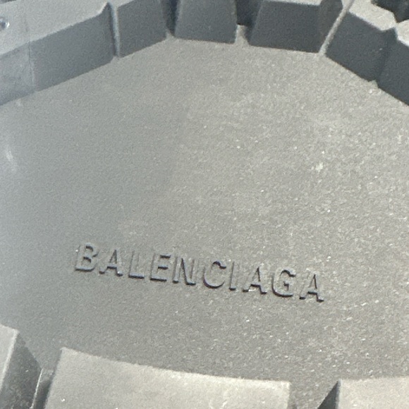 Step Boldly with the Balenciaga Trooper Rubber Boots –Rugged Elegance for Women! - Picture 14 of 15